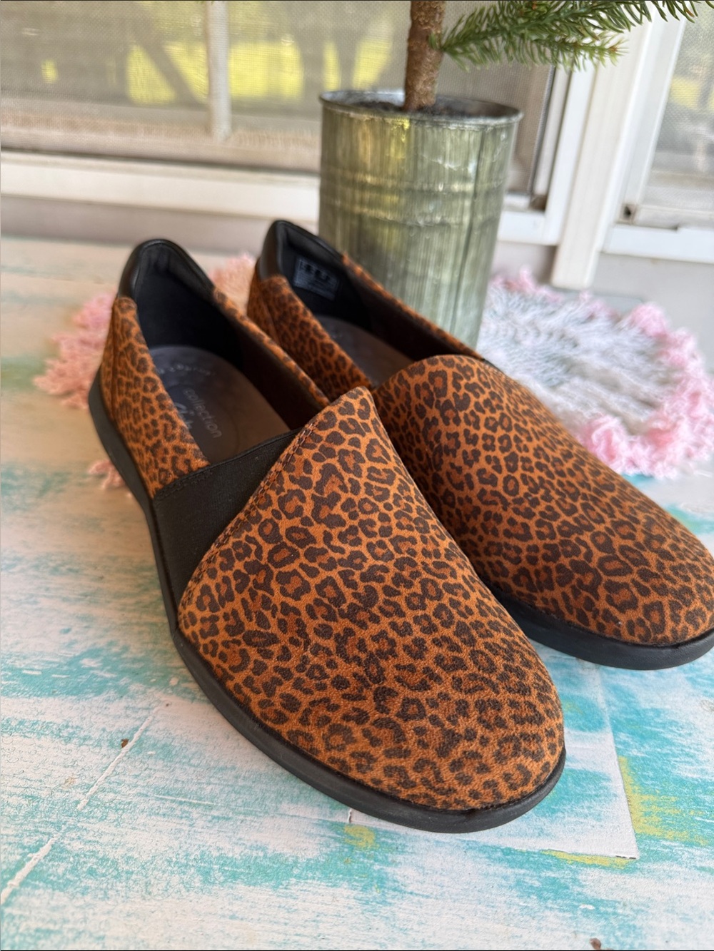 Clarks Collection Leopard Print Slip On Loafers Size 6 NWOT Cheetah Shoes